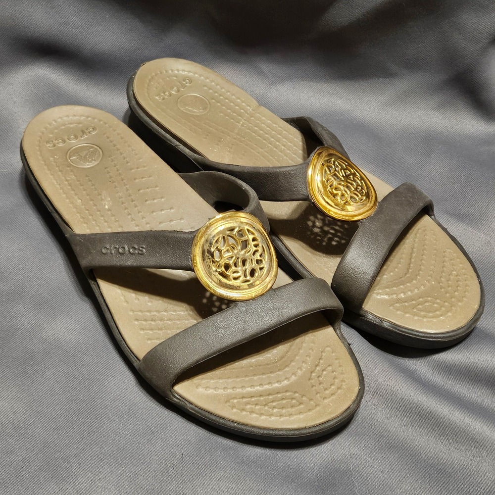 Crocs Sanrah Circle Slide Sandals Womens 7 Espresso Bronze Gold Medallion 203102